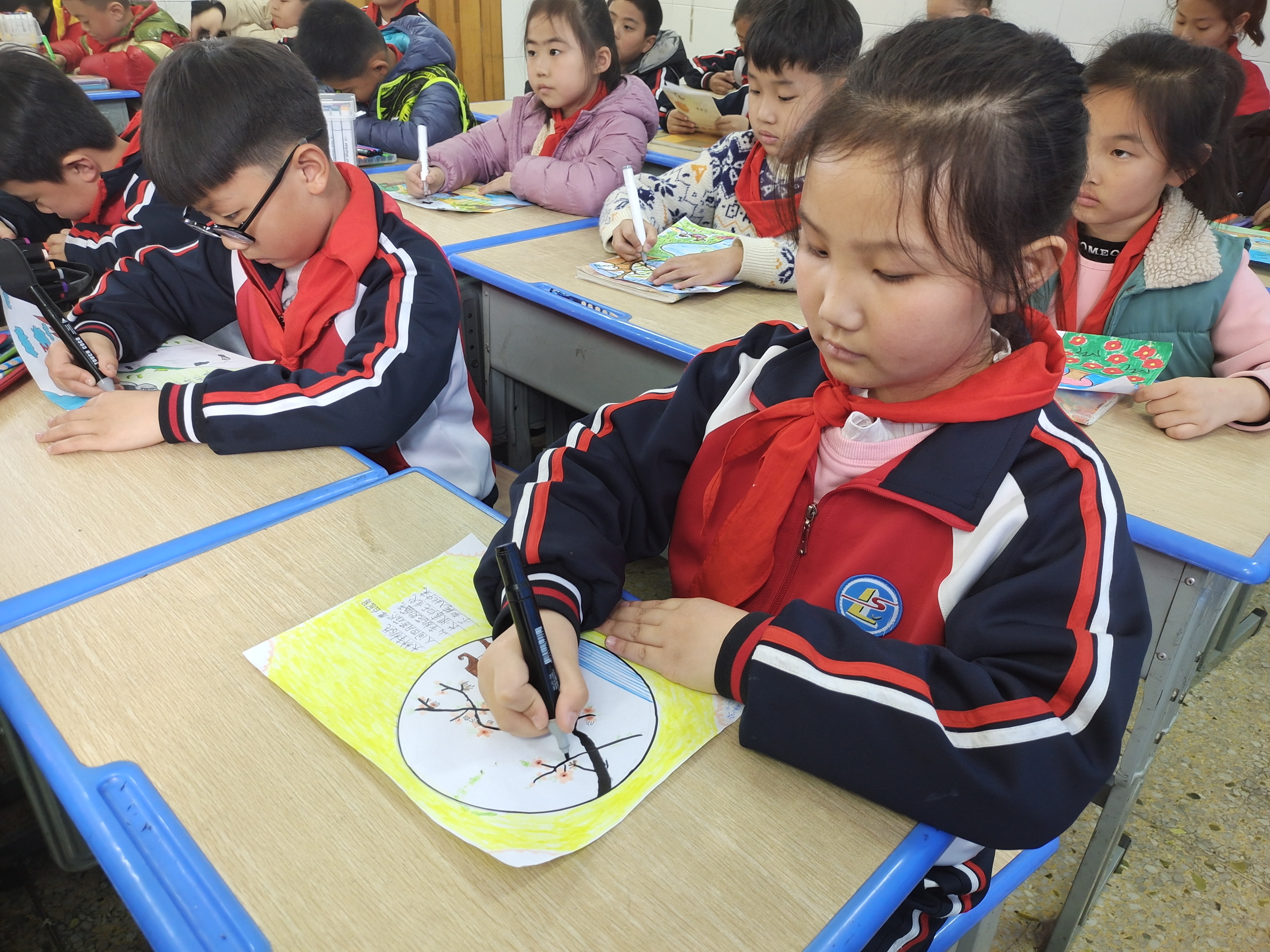 薛城区临山公园手抄报,薛岗小学开展庆六一黑板报评比