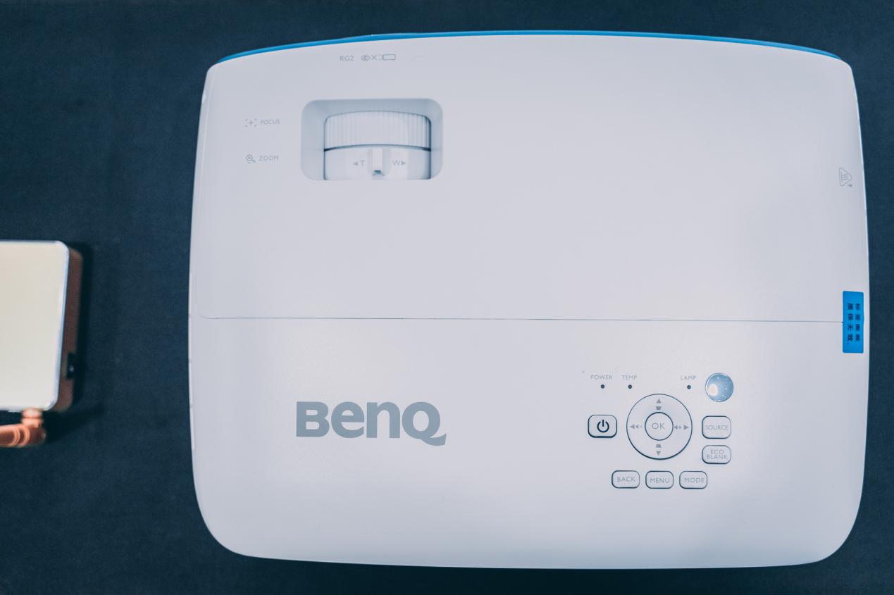 4k家用投影,4k明基tk800投影仪