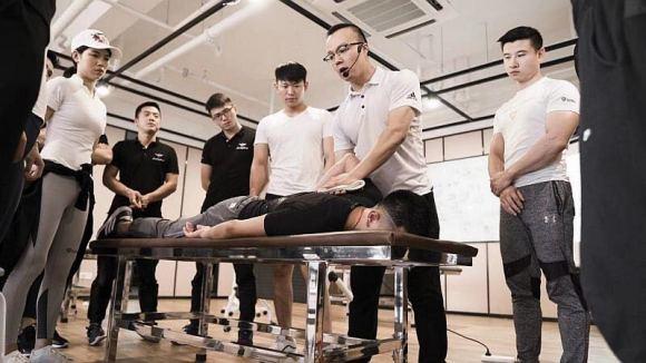 学习健身教练应该买什么书看,学习健身教练培训选哪家