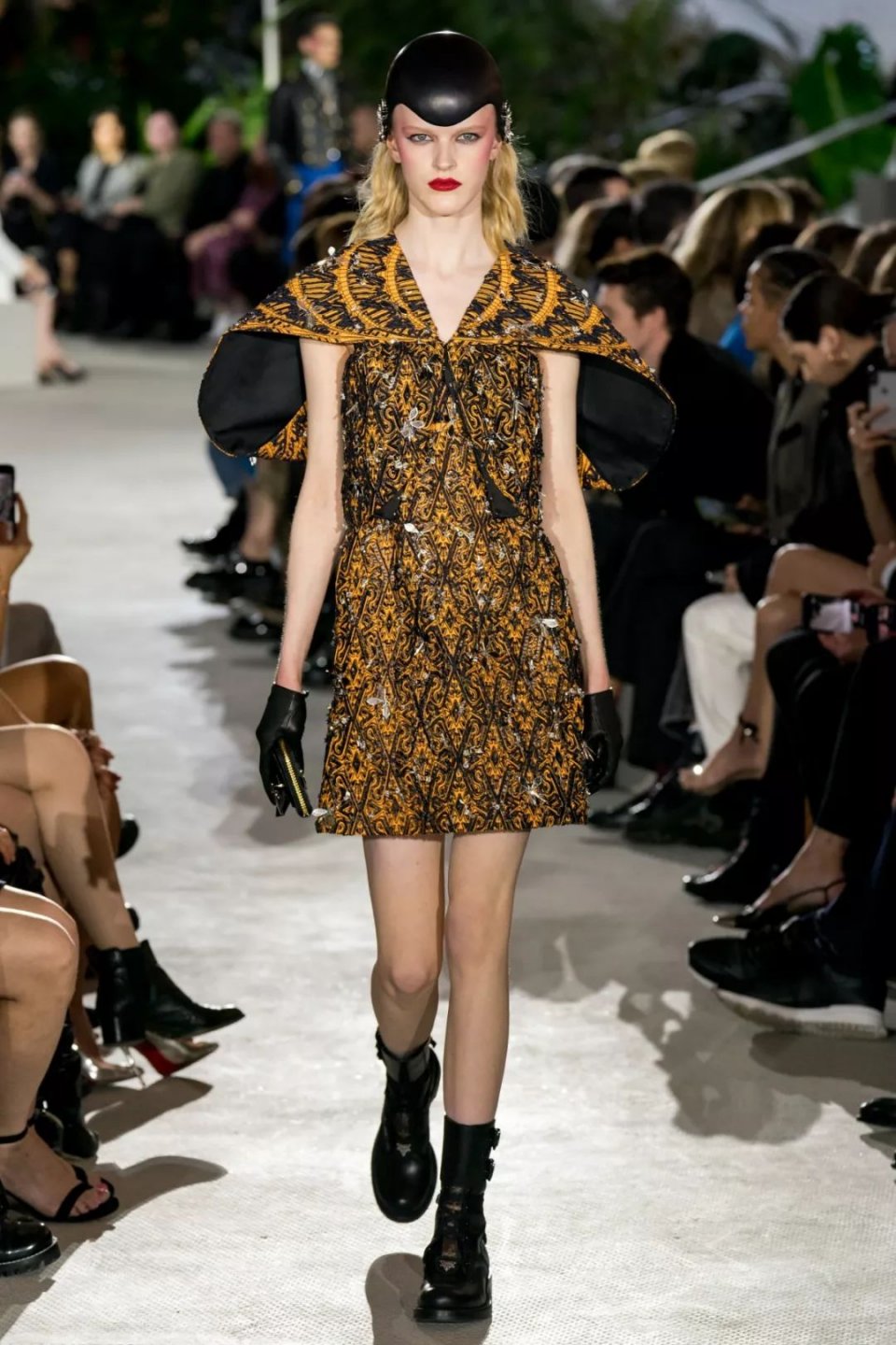 lv奢侈品值得入手吗 (lv的奢侈品值得买吗)