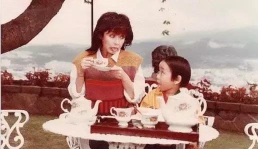 70岁潘迎紫肌肤似少女,71岁的潘迎紫是如何保养的