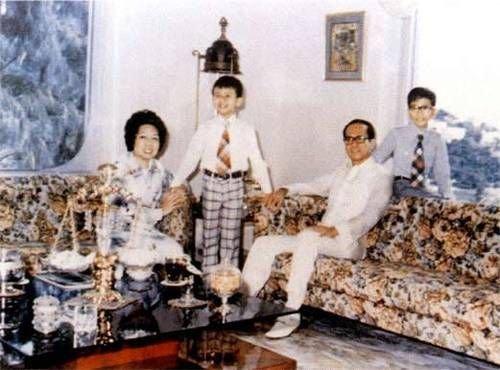 李嘉诚最终学历,李嘉诚15岁打工