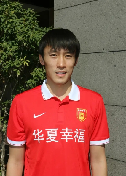 前国足队长杜威野球场吊射,前男足队长杜威回国了吗