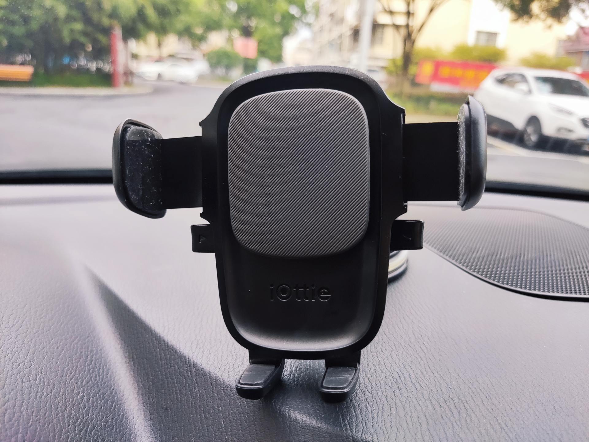 iottie支架评测,iottie车载支架宝马