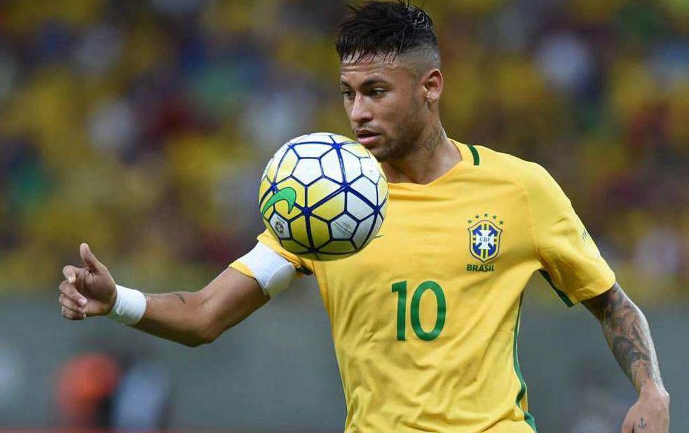 实况足球内马尔和姆巴佩谁好用,实况足球2024年的体验赛内马尔