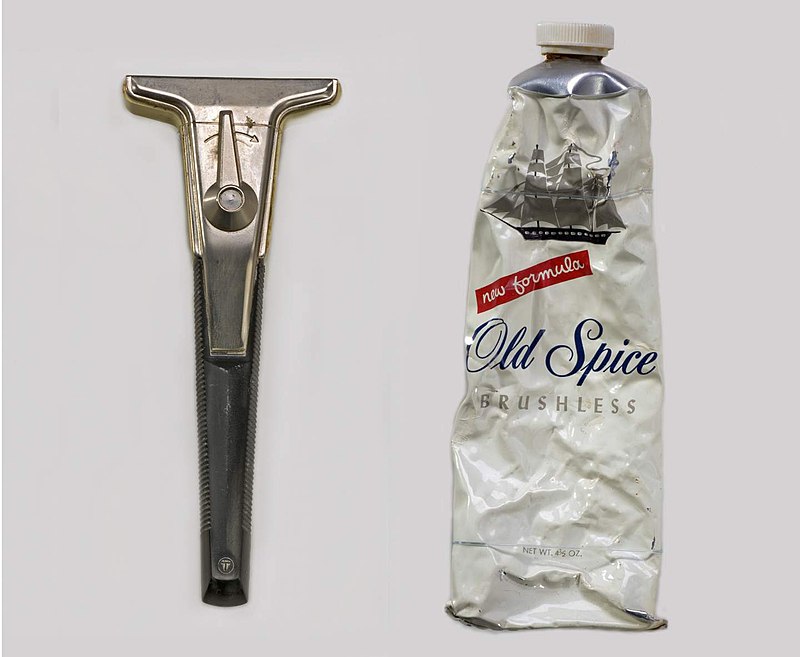 航天员有没有带上枪,神十二飞行员的箱子里有什么