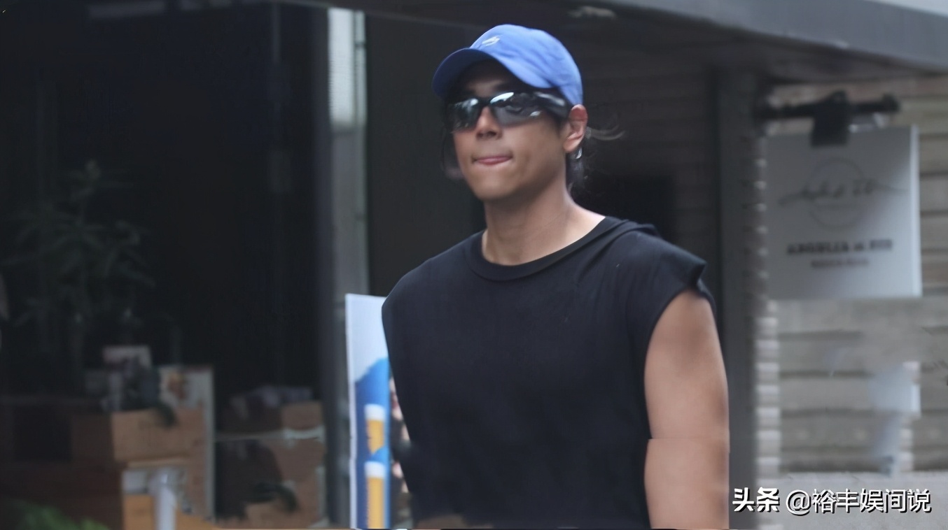 彭于晏晒照头发凌乱胡子拉碴,彭于晏新发型放飞自我