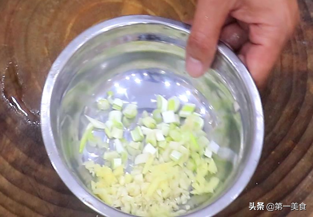 厨师教你家常油焖大虾做法,厨师长教你做油焖大虾