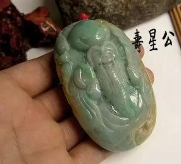 翡翠蝙蝠挂件寓意,翡翠挂件荷花的图案寓意