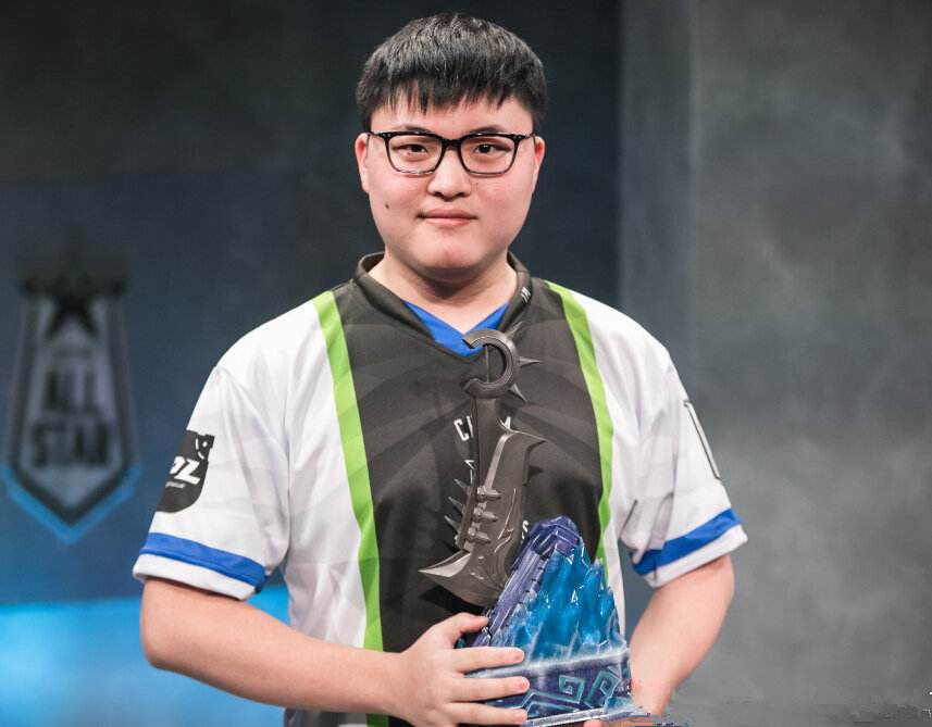 LOL:医生诊断UZI手臂年龄竟有四五十岁，S9的RNG能否如愿以偿？