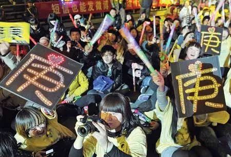 韩庚卢靖姗大婚!背后是一个过气偶像“自杀式”崛起的惨烈之路