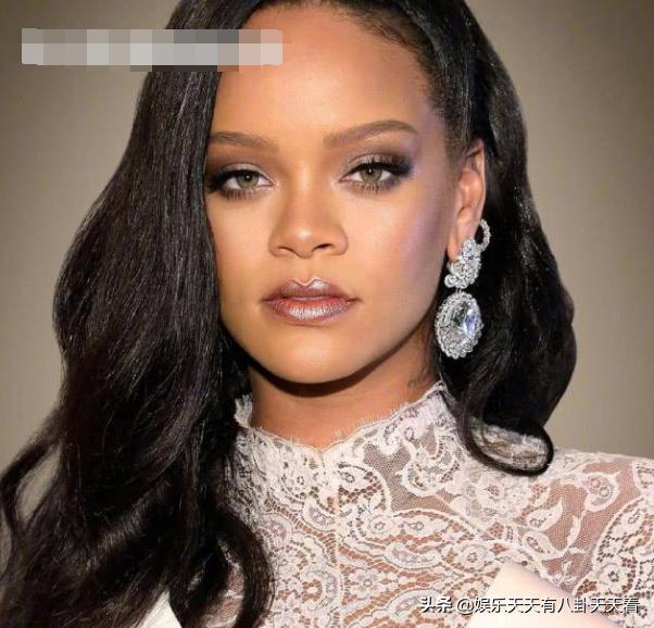 兼职歌手的美妆博主蕾哈娜女士终于出新歌了，等太久啦