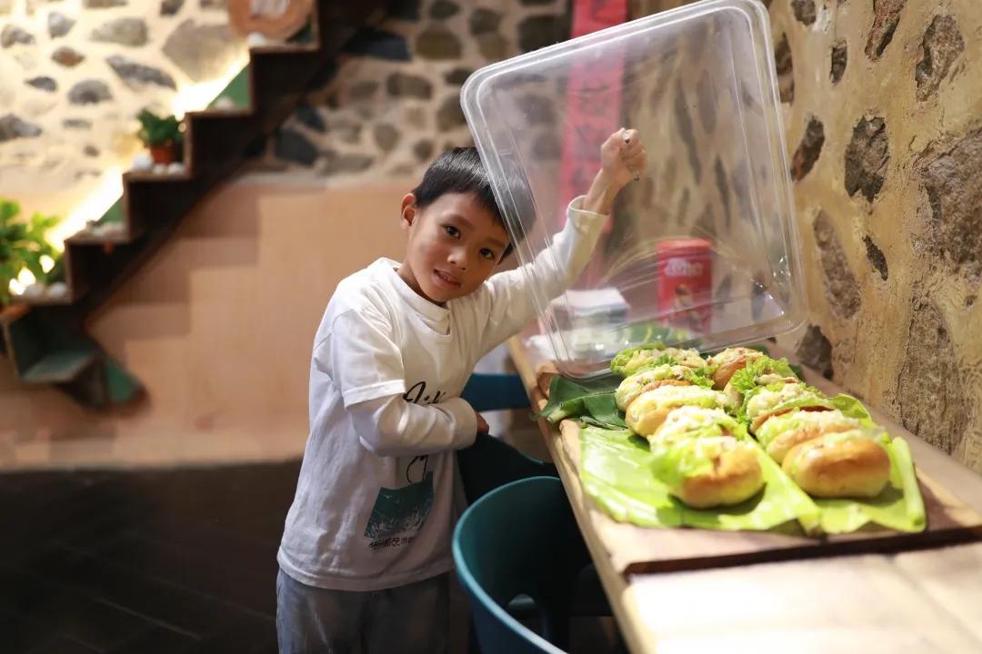 那群带着理想扎根生活的人，给北港带来了不一样的乡村温度