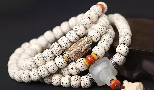 猪年戴什么好运,狗年今年佩戴什么手串