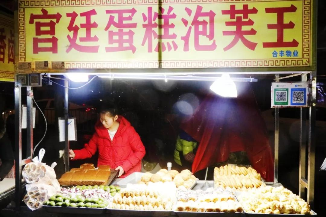 合肥安农大美食一条街是哪个门,合肥人气最旺的小吃街夜吃