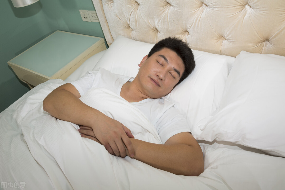 油光满面的男人,脸一到中午就油光满面