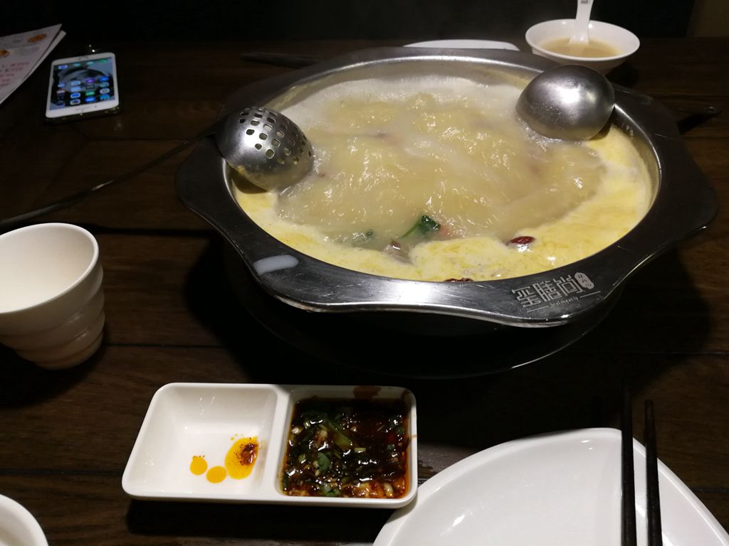 租驾琼粤桂黔渝川(1):服务员,来份猪肚鸡