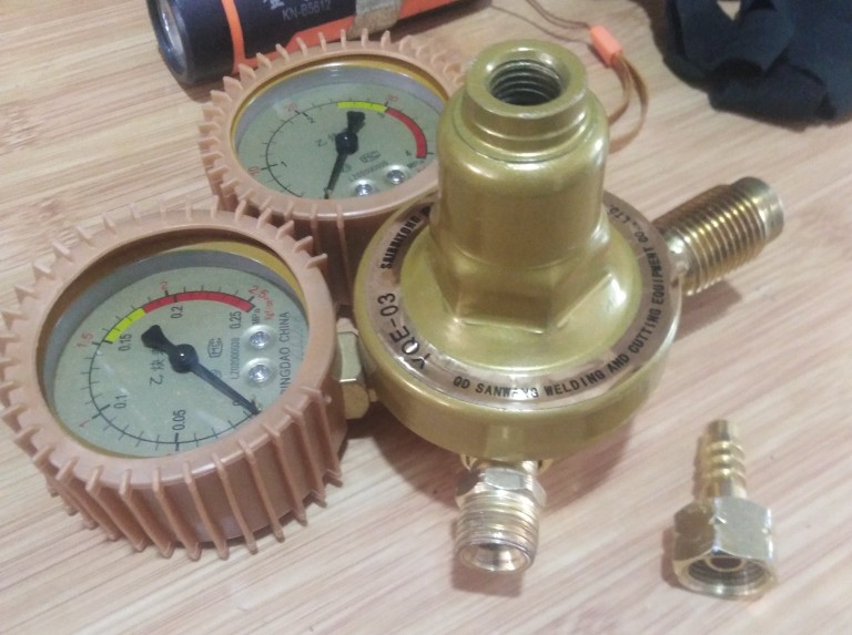 乙炔表各个部位名称,乙炔减压表结构说明