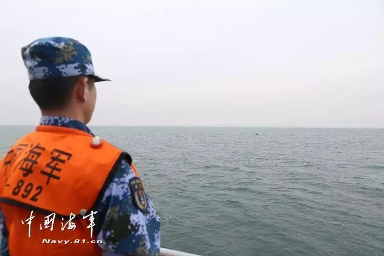 我们是中国海军完整视频,我们是中国海军请立即离开英语