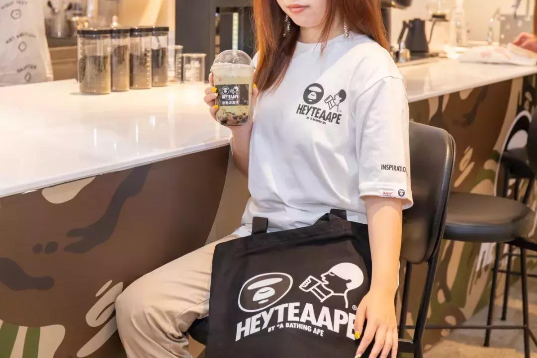 喜茶XAAPE，出了杯迷彩波波冰，还是魔都限定