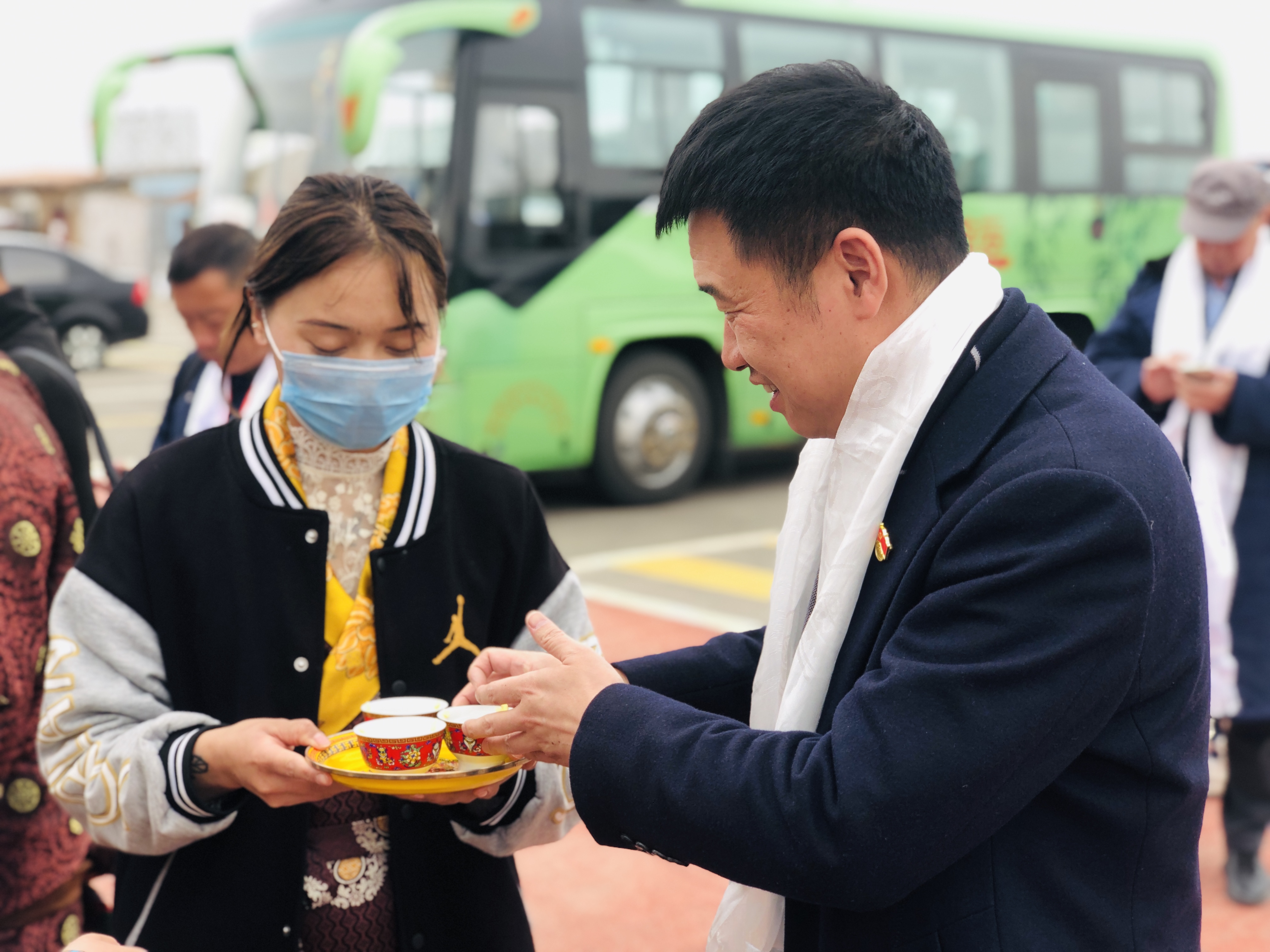 武汉市民营经济人士理想信念教育走进神秘的青海达玉部落