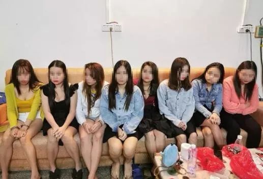 露骨“小卡片”牵出招嫖窝点...