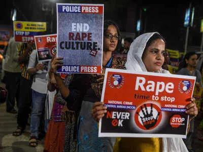 “从几个月大的女婴到90岁老妇人，印度没有女人是安全的”