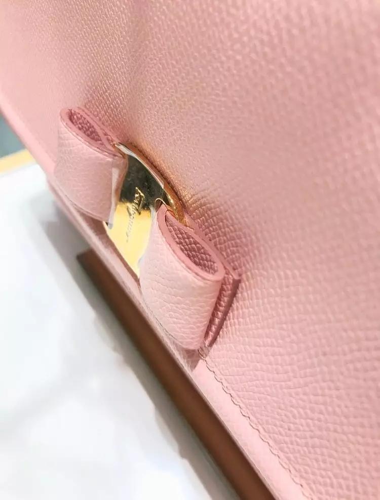 娜扎穿衣搭包包,30多个包包