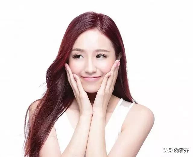 齐齐哈尔时尚:鼻翼长痘怎么调理?涂茶树精油调理鼻翼痘