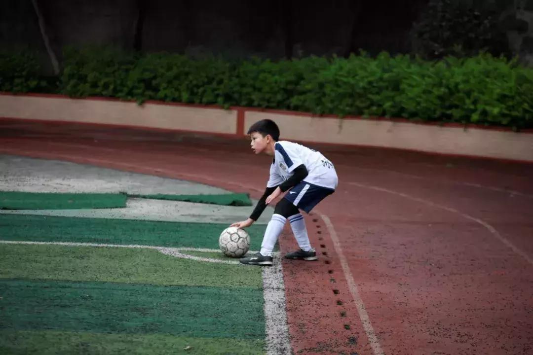 脚下过才叫真本事新希望俱乐部足球小将们出击！