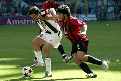 皮耶罗尤文图斯和伊布,皮耶罗倒钩进球