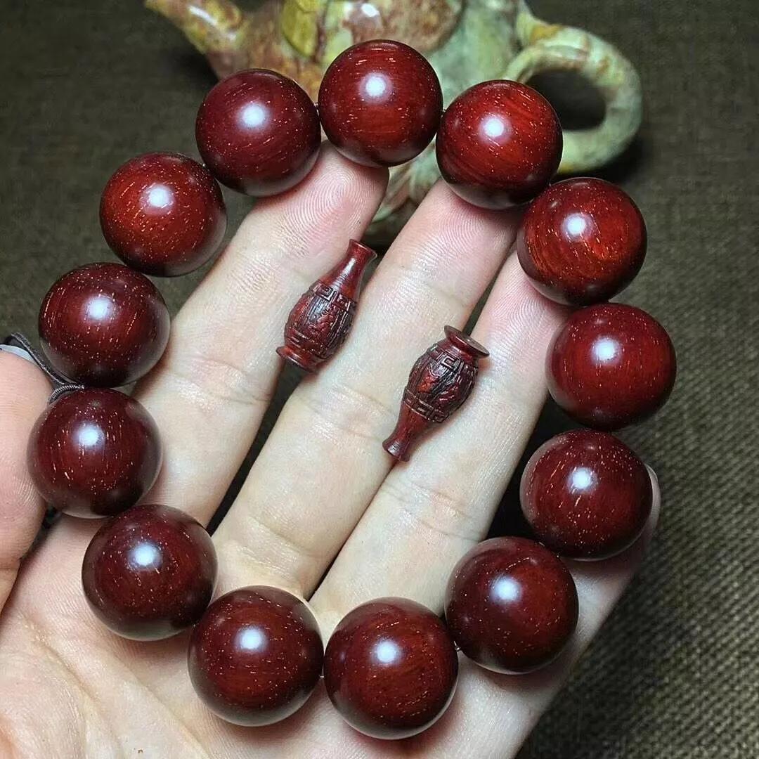 小叶紫檀棕眼越盘越多,小叶紫檀越玩越黑怎么办