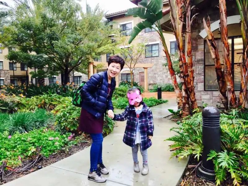 《身边榜样》,身边平凡榜样