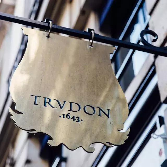 时髦精の恋物癖：易拉罐香水、玳瑁牙刷、“爱马仕”香氛...