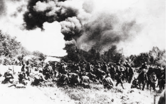 鬼子进森林扫荡遭八路埋伏,鬼子进入深山围剿八路