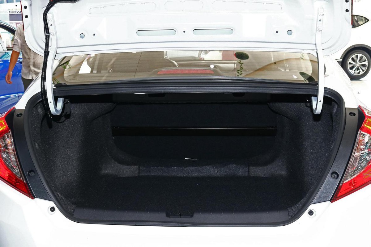 思域后备箱关不上怎么解决,本田思域后备箱关不住了怎么回事