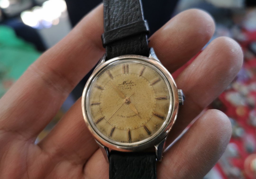 古玩市场古董表,逛古玩地摊淘到旧书