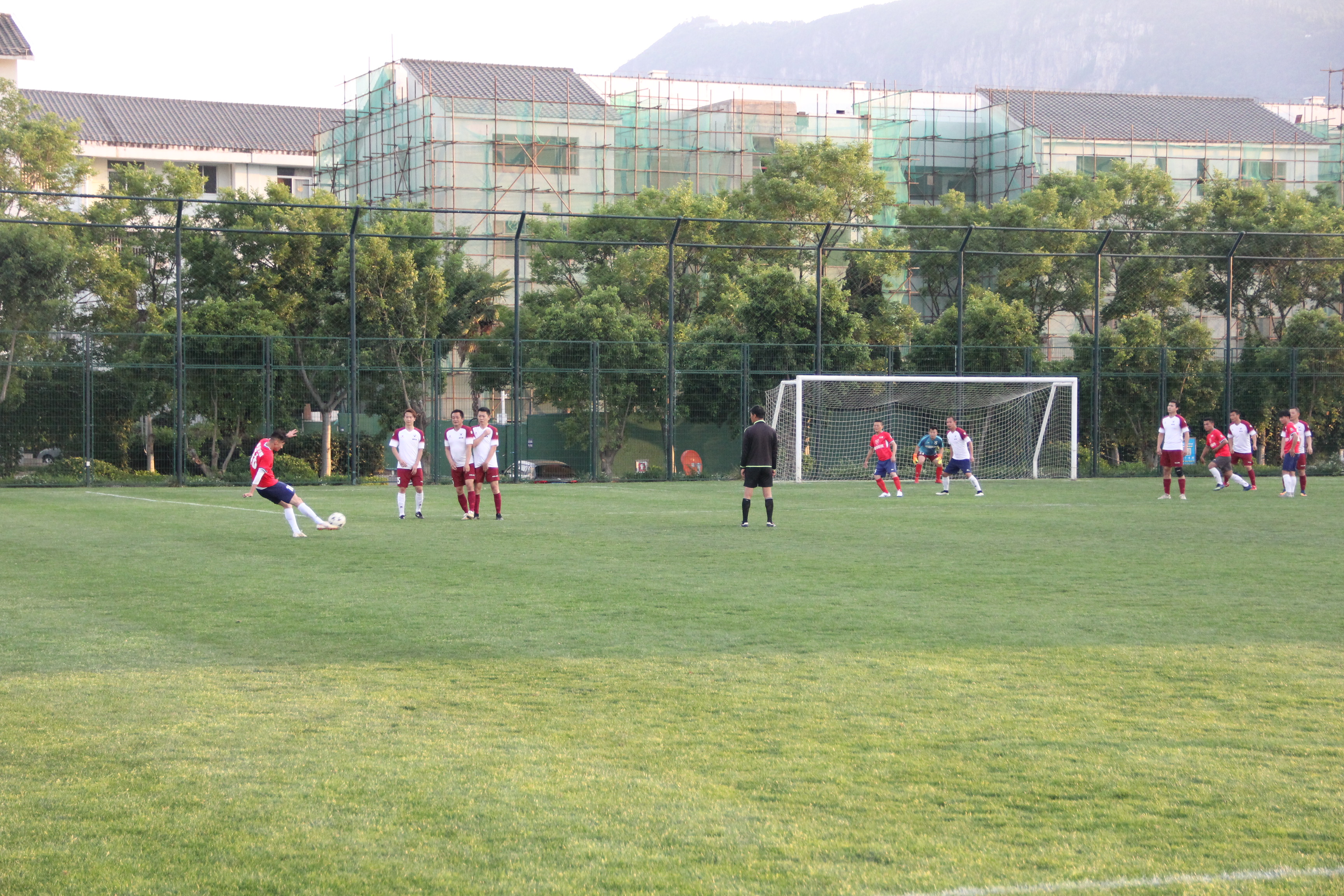 志航杯快乐周末足球赛：乐动五战全胜鑫宏鹰老当益壮