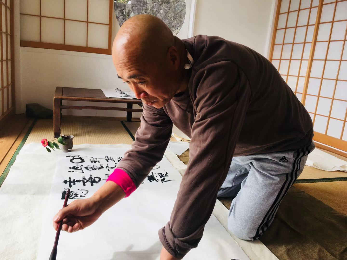 从裸奔大叔到“勇闯天涯”设计师，退休后他在海边给自己盖房子