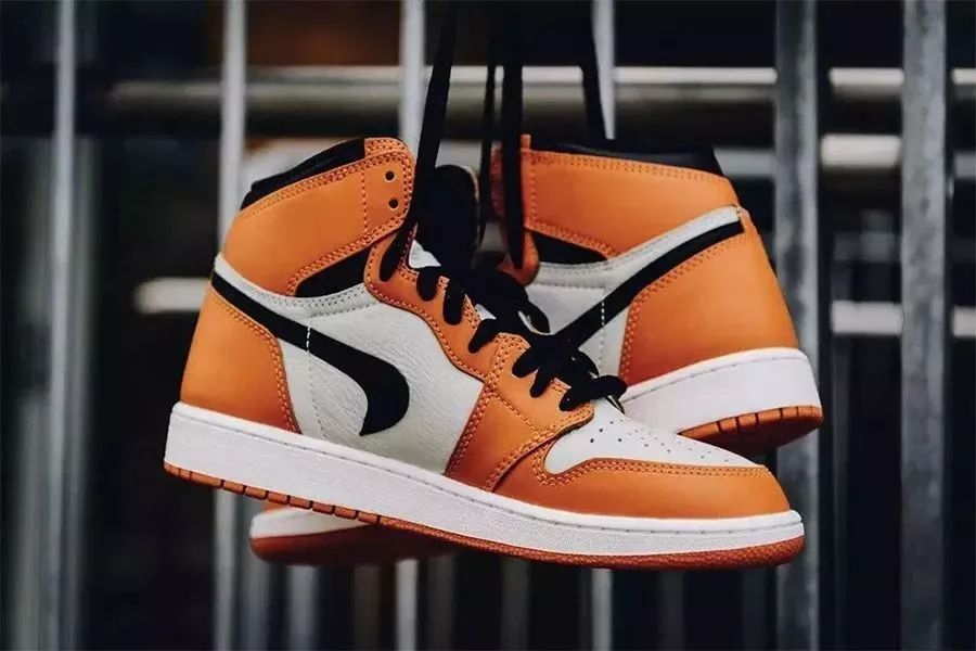 travisscott联名倒勾棕色aj1,travisscott联名aj6倒钩