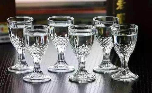 酒为什么会上头,什么样的酒喝了不会上头口干