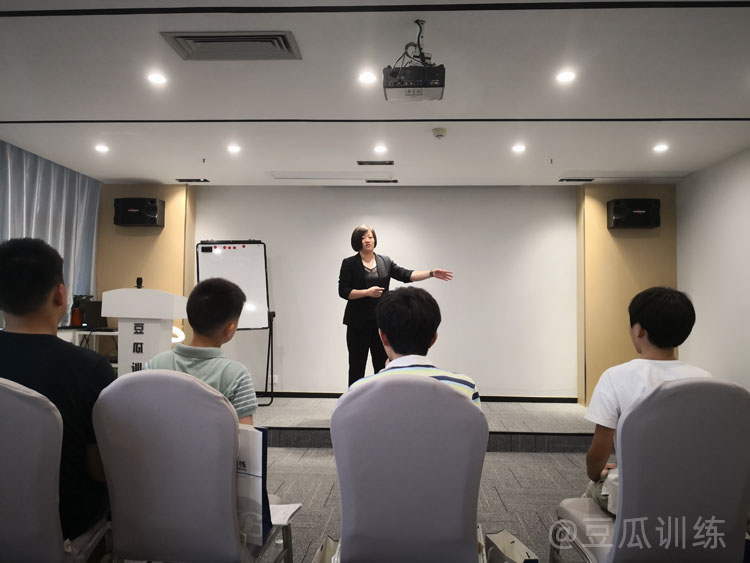 如何克服开会发言时说话紧张,开会时紧张说不出话怎么办