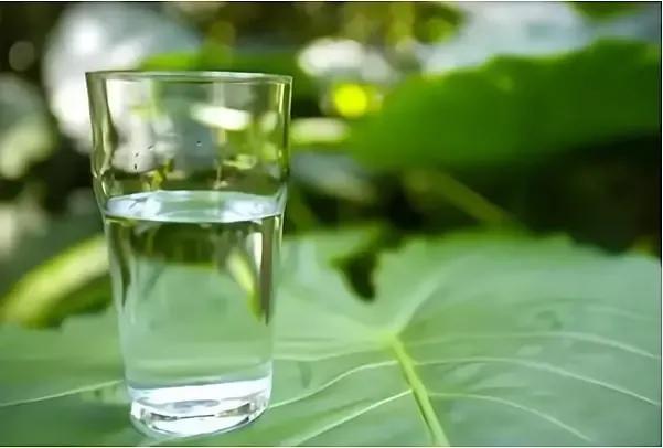 站着排尿对身体有好处吗,洗澡时站着排尿会有哪些麻烦