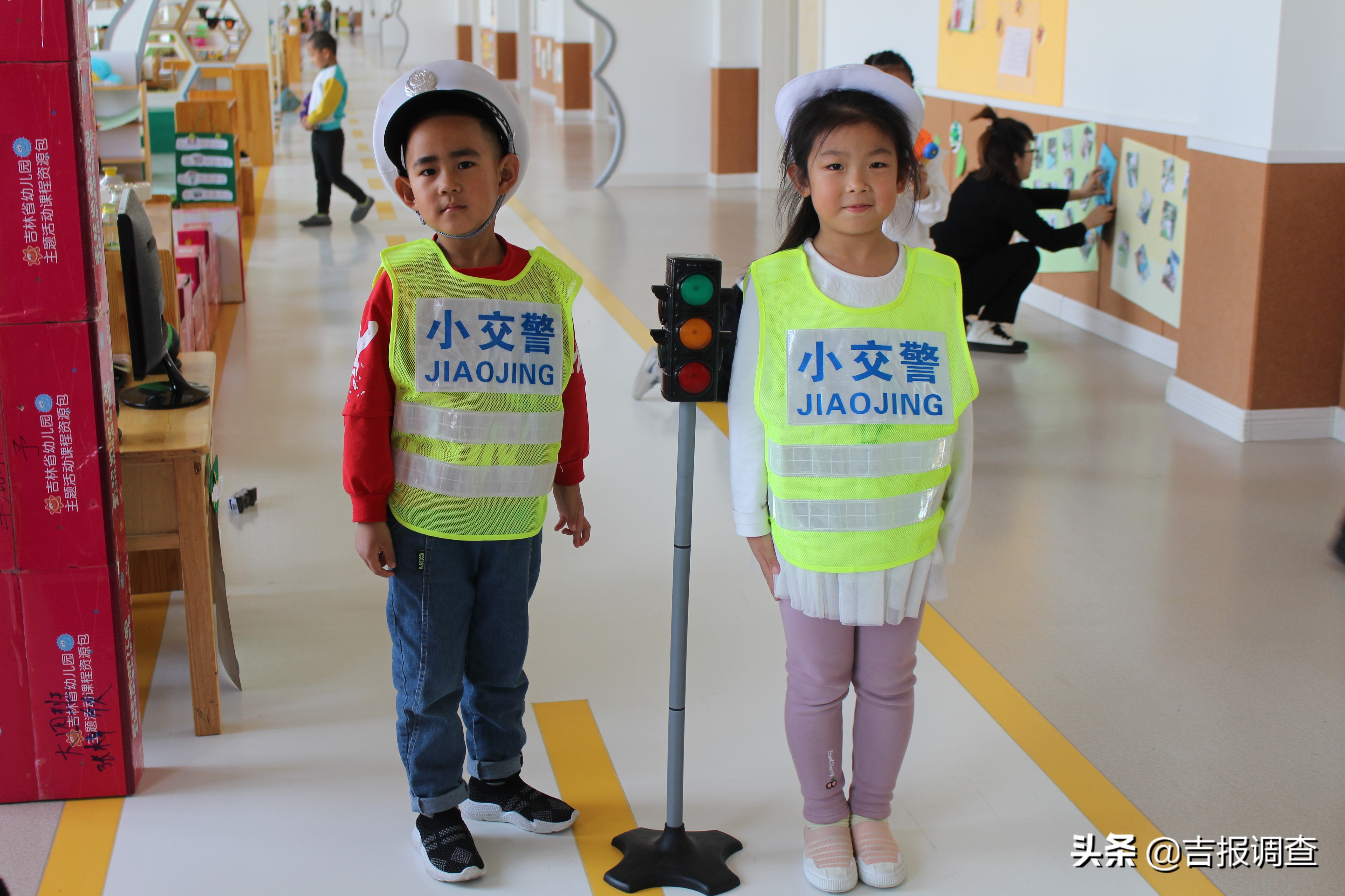 废纸壳做衣服幼儿园,废旧纸壳制作幼儿园