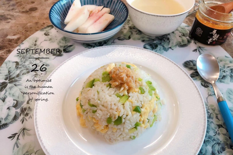 螃蟹买回来活的放一晚死了能吃吗,活螃蟹放到冰箱里冷冻死了能吃吗