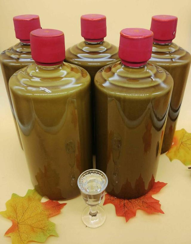 白酒为什么会变黄,所有的白酒“老了”都会变黄吗