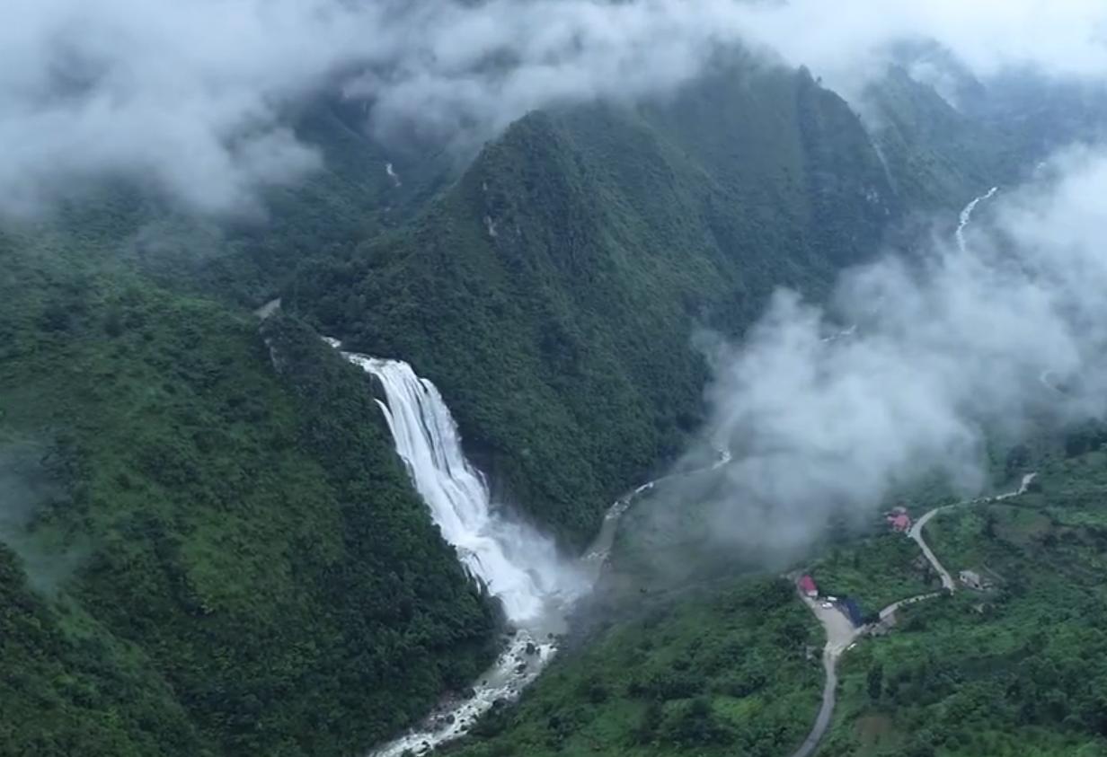 贵州深山发现一条原生态瀑布,贵州发现一个不开发的瀑布
