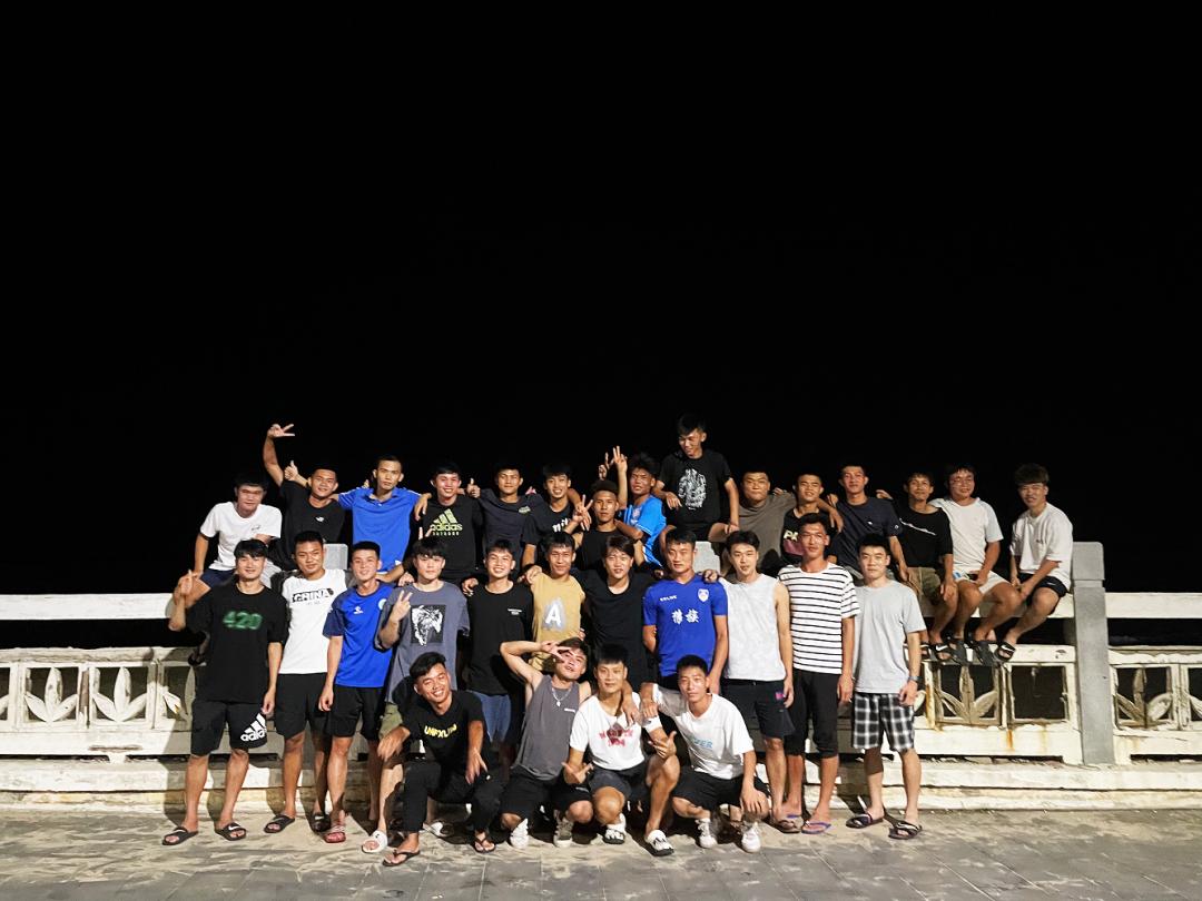 明日故事丨从保级到与冠军掰手腕这支黑马球队以快乐为本