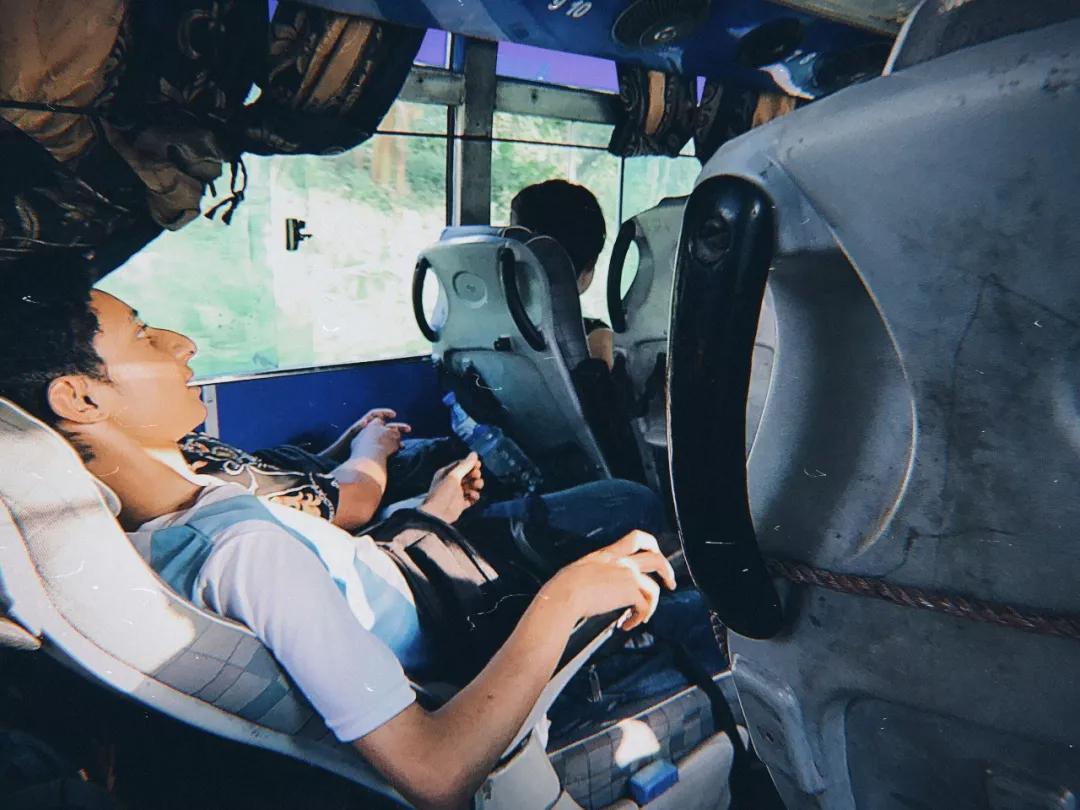 这个微笑国度，见人就夸漂亮，300元就能在天空滑翔