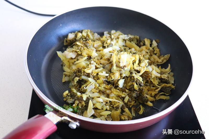 大厨教你酸菜怎么炒好吃,怎么做的酸菜又爽口又入味